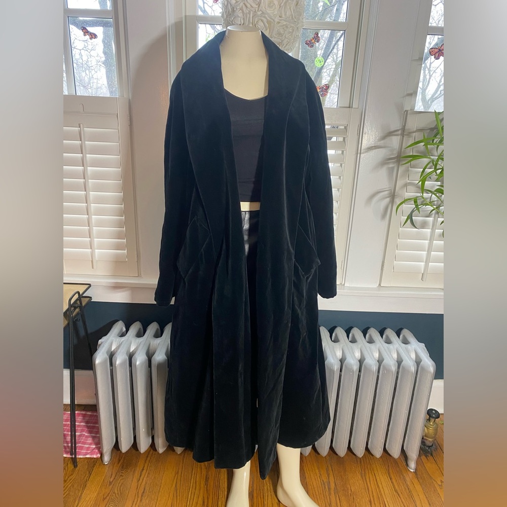 Vintage Anne Klein II long black soft velvet feel open coat with pockets sz 10